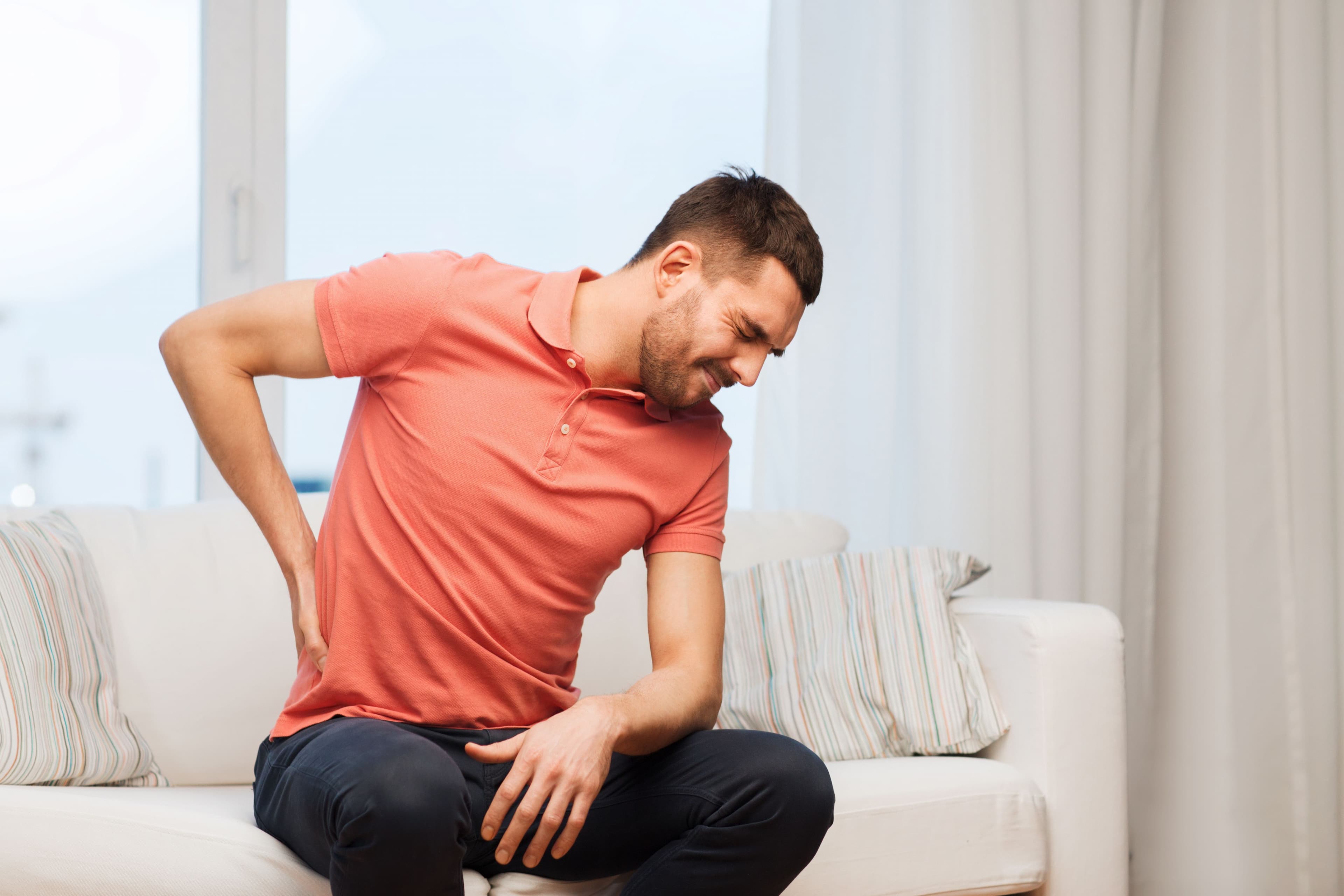 Mal de dos : symptômes, intensité, durée... quand consulter ? 