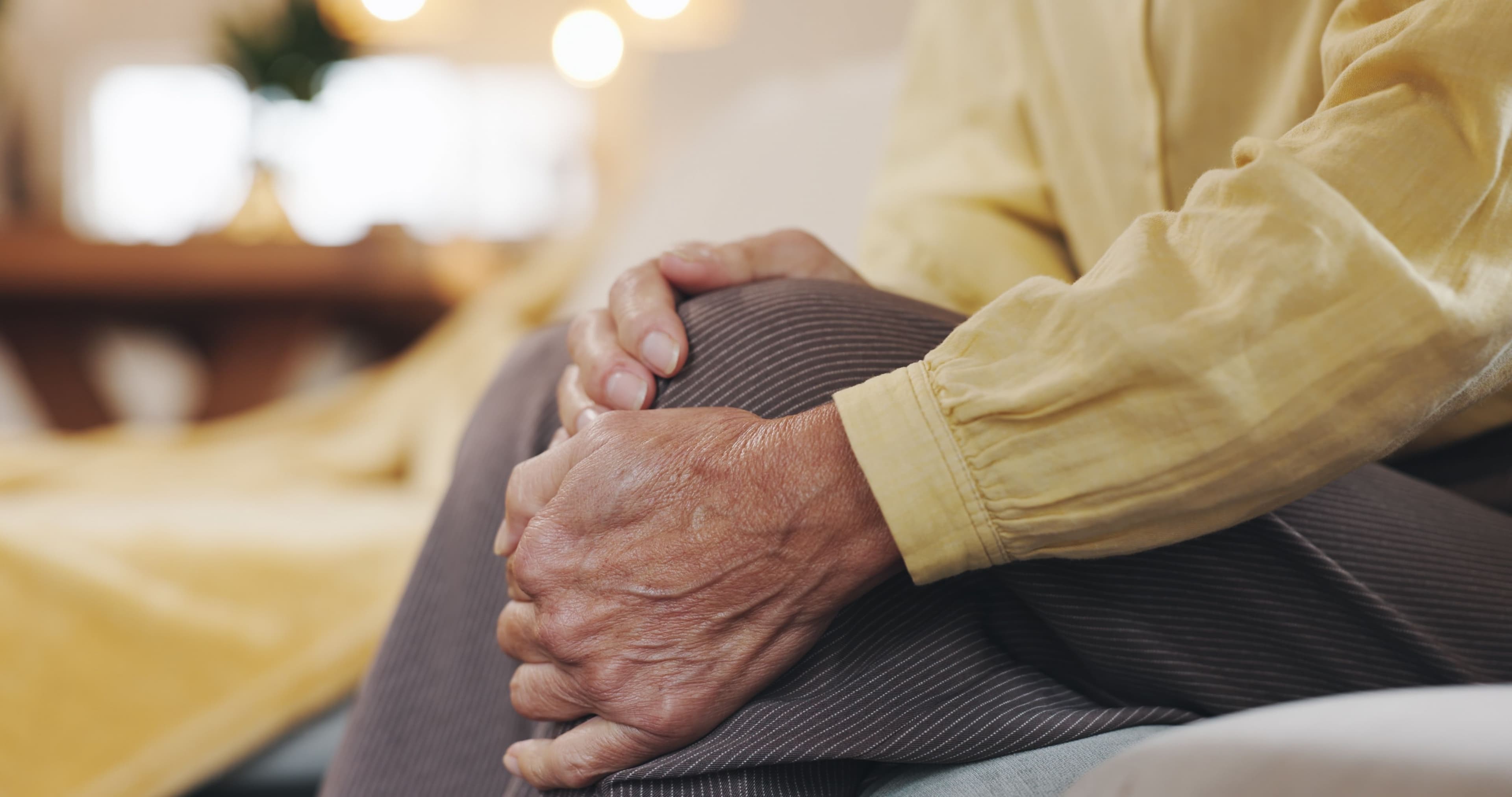 What are the risk factors for osteoarthritis of the knee?