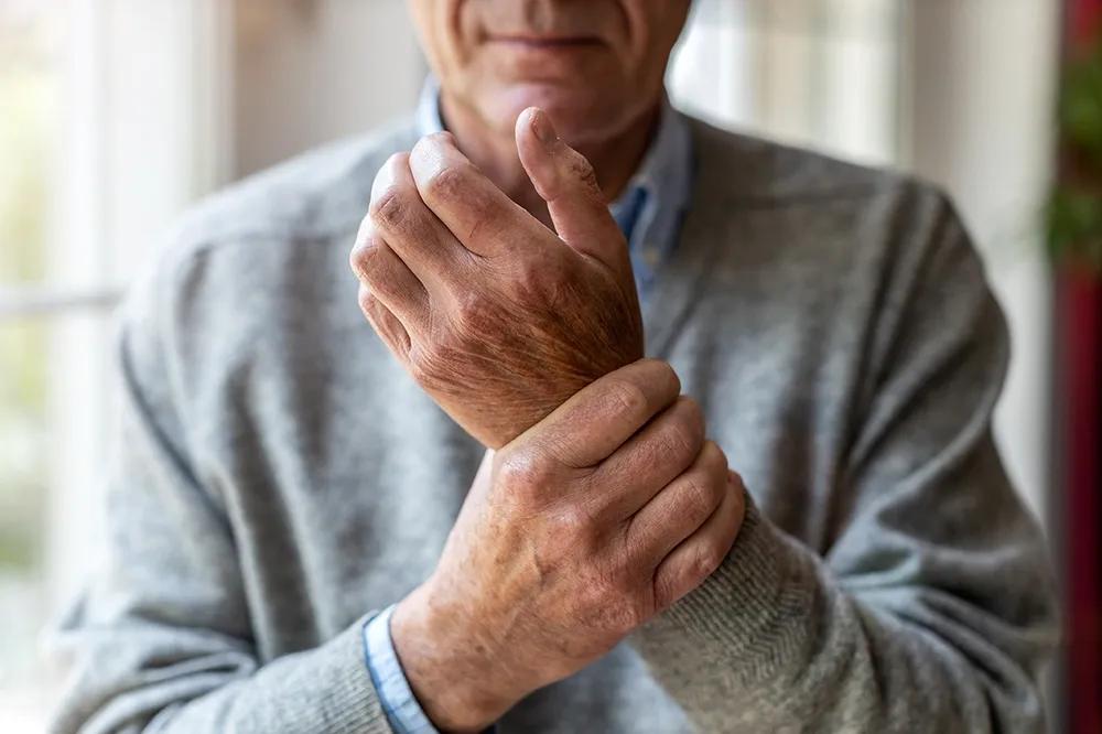 Wrist sprain: symptoms, causes, treatment